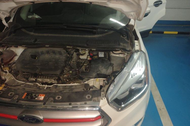 Used Ford Kuga 2017 EcoBoost 180 Two-Wheel-Drive Tiger Leap Model Engine Bay Left