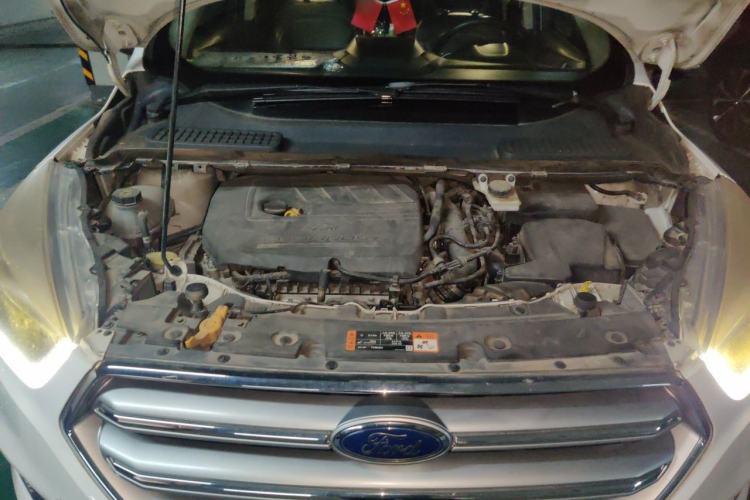 Used Ford Kuga 2017 EcoBoost 180 Two-Wheel-Drive Tiger Leap Model Engine Bay