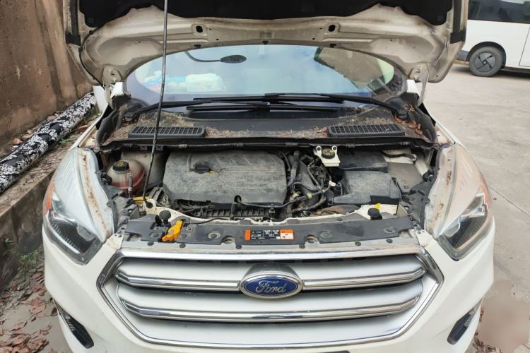 Used Ford Kuga 2017 EcoBoost 180 Two-Wheel-Drive Tiger Leap Model Engine Bay