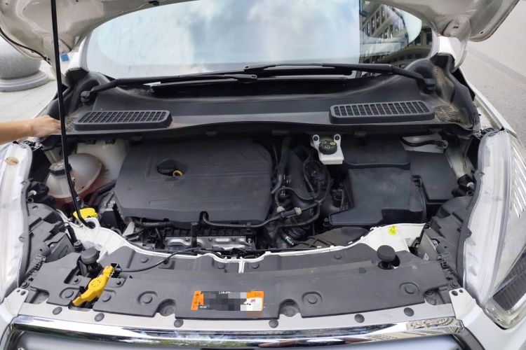 Used Ford Kuga 2017 EcoBoost 180 Two-Wheel-Drive Tiger Leap Model Engine Bay