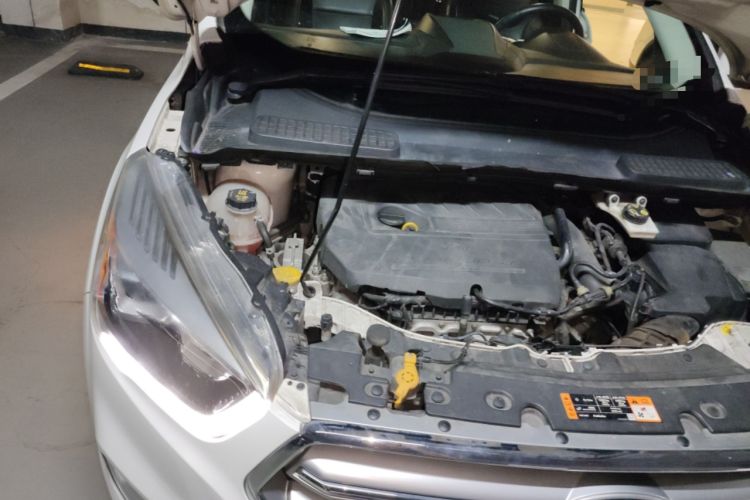 Used Ford Kuga 2017 EcoBoost 180 Two-Wheel-Drive Tiger Leap Model Engine Bay Right