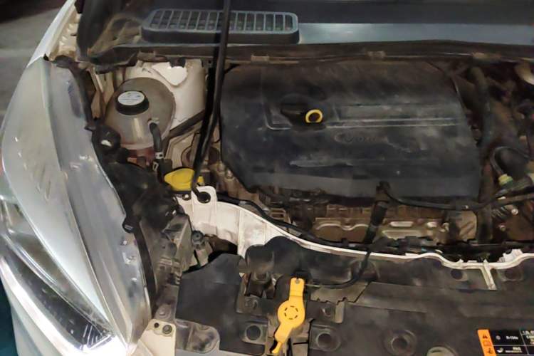 Used Ford Kuga 2017 EcoBoost 180 Two-Wheel-Drive Tiger Leap Model Engine Bay Right