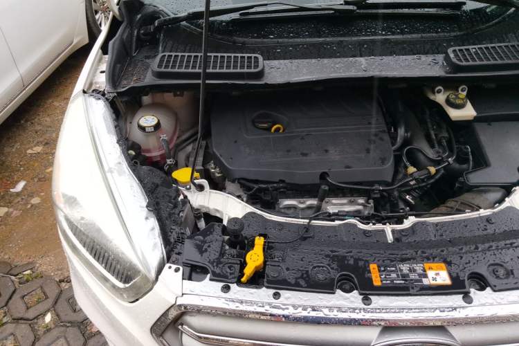 Used Ford Kuga 2017 EcoBoost 180 Two-Wheel-Drive Elite Trim Engine Bay Right