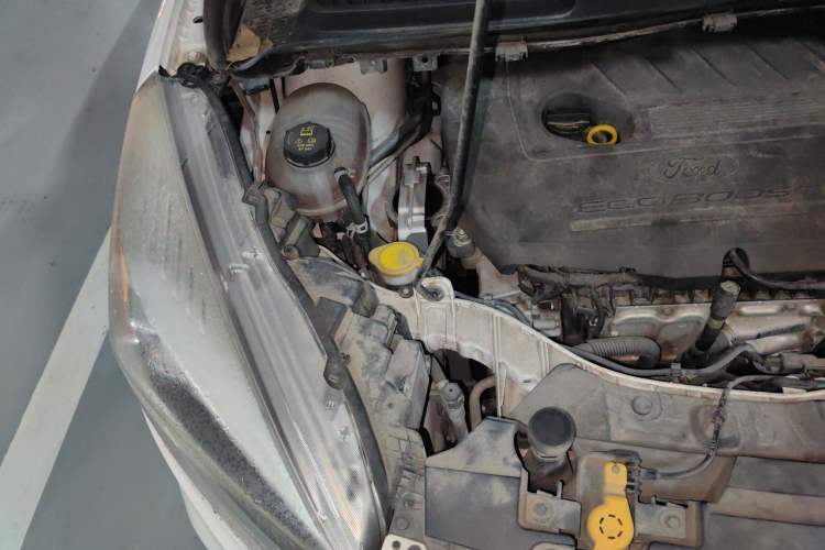 Used Ford Kuga 2017 EcoBoost 180 Two-Wheel-Drive Tiger Leap Model Engine Bay Right