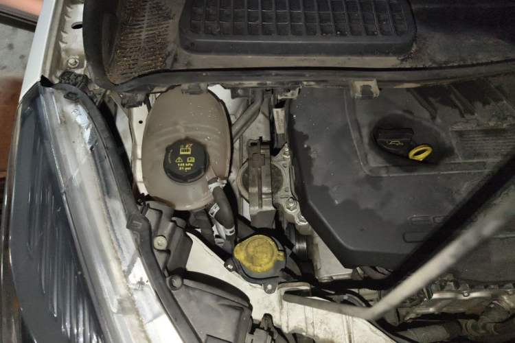 Used Ford Kuga 2017 EcoBoost 180 Four-Wheel Drive Titanium Edition Engine Bay Right