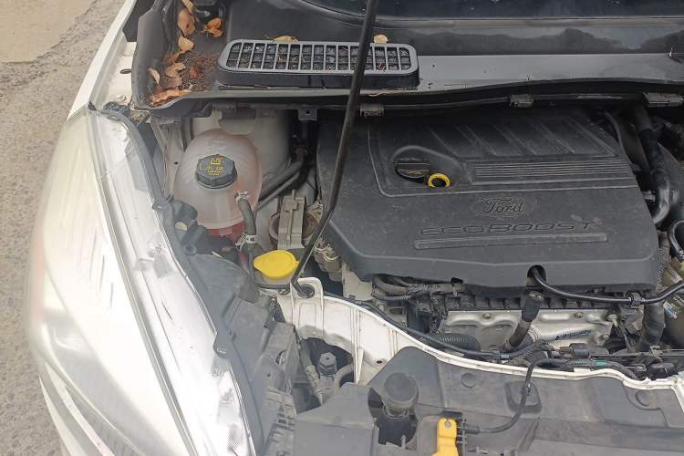 Used Ford Kuga 2017 EcoBoost 180 Two-Wheel-Drive Tiger Leap Model Engine Bay Right