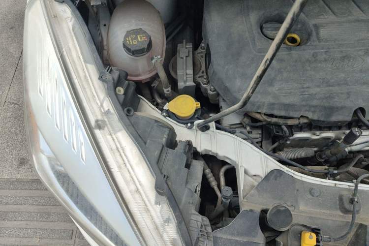 Used Ford Kuga 2017 EcoBoost 180 Two-Wheel-Drive Tiger Leap Model Engine Bay Right