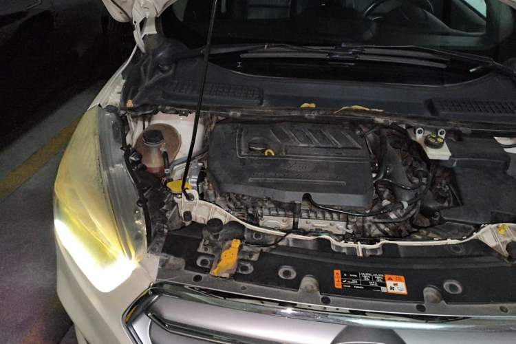 Used Ford Kuga 2017 EcoBoost 180 Two-Wheel-Drive Tiger Leap Model Engine Bay Right