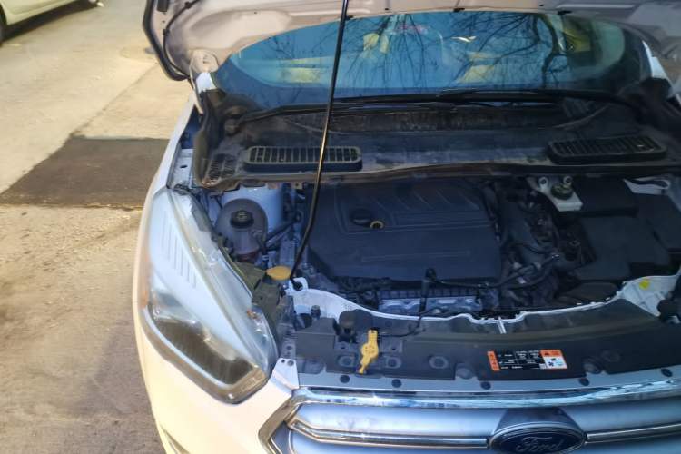 Used Ford Kuga 2017 EcoBoost 180 Two-Wheel-Drive Tiger Leap Model Engine Bay Right