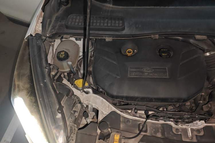 Used Ford Kuga 2017 EcoBoost 245 Four-Wheel-Drive Sport Model Engine Bay Right