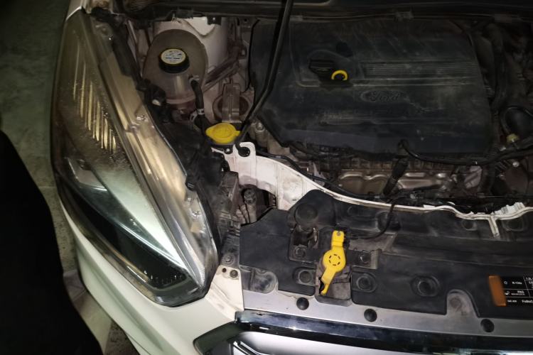 Used Ford Kuga 2017 EcoBoost 180 Two-Wheel-Drive Tiger Leap Model Engine Bay Right