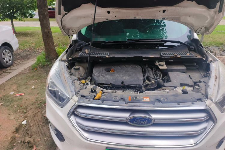Used Ford Kuga 2017 EcoBoost 180 Two-Wheel-Drive Tiger Leap Model Engine Bay Right