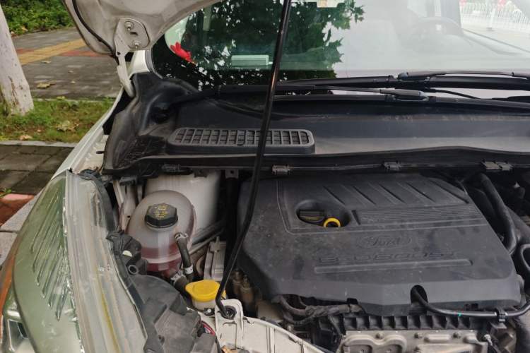Used Ford Kuga 2017 EcoBoost 180 Two-Wheel-Drive Elite Trim Engine Bay Right