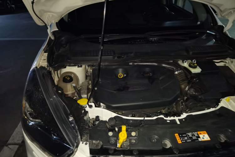 Used Ford Kuga 2017 EcoBoost 245 Four-Wheel-Drive Sport Model Engine Bay Right