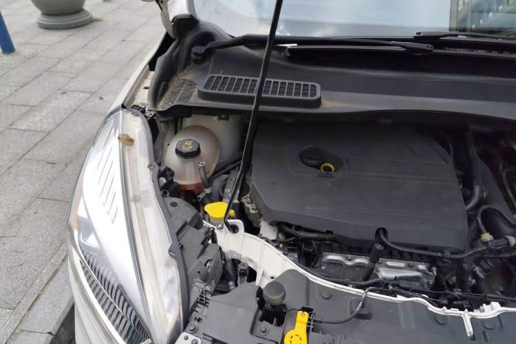 Used Ford Kuga 2017 EcoBoost 180 Two-Wheel-Drive Tiger Leap Model Engine Bay Right