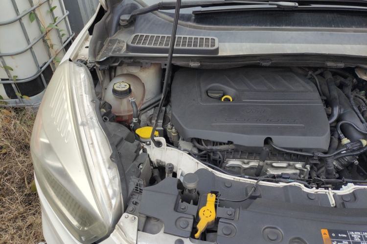 Used Ford Kuga 2017 EcoBoost 180 Two-Wheel-Drive Tiger Leap Model Engine Bay Right