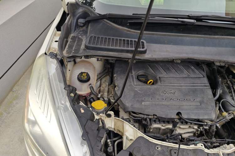 Used Ford Kuga 2017 EcoBoost 180 Two-Wheel-Drive Tiger Leap Model Engine Bay Right