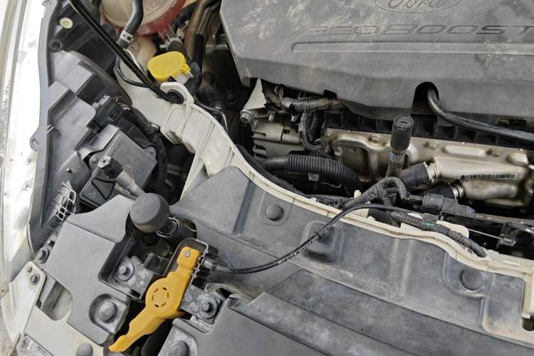 Used Ford Kuga 2017 EcoBoost 180 Two-Wheel-Drive Elite Trim Engine Bay Right