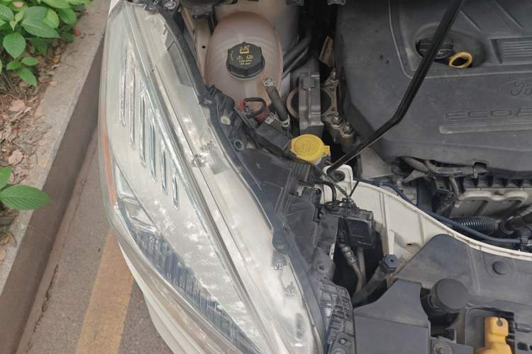 Used Ford Kuga 2017 EcoBoost 180 Two-Wheel-Drive Tiger Leap Model Engine Bay Right