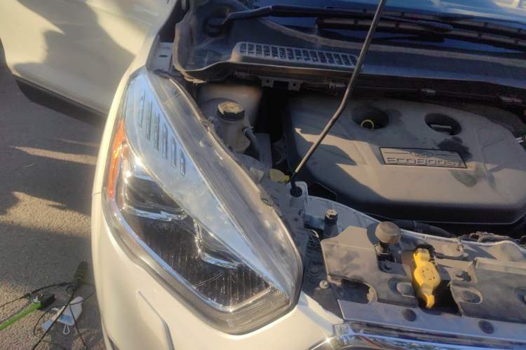 Used Ford Kuga 2017 EcoBoost 245 Four-Wheel Drive Titanium Edition Engine Bay Right