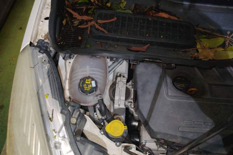 Used Ford Kuga 2017 EcoBoost 180 Two-Wheel-Drive Tiger Leap Model Engine Bay Right