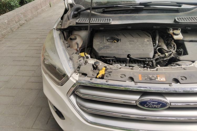 Used Ford Kuga 2017 EcoBoost 180 Two-Wheel-Drive Platinum Edition Engine Bay Right