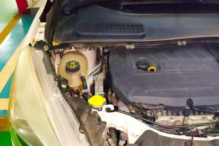 Used Ford Kuga 2017 EcoBoost 180 Four-Wheel Drive Titanium Edition Engine Bay Right