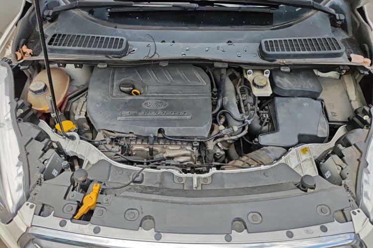Used Ford Kuga 2017 EcoBoost 180 Two-Wheel-Drive Tiger Leap Model Engine Bay