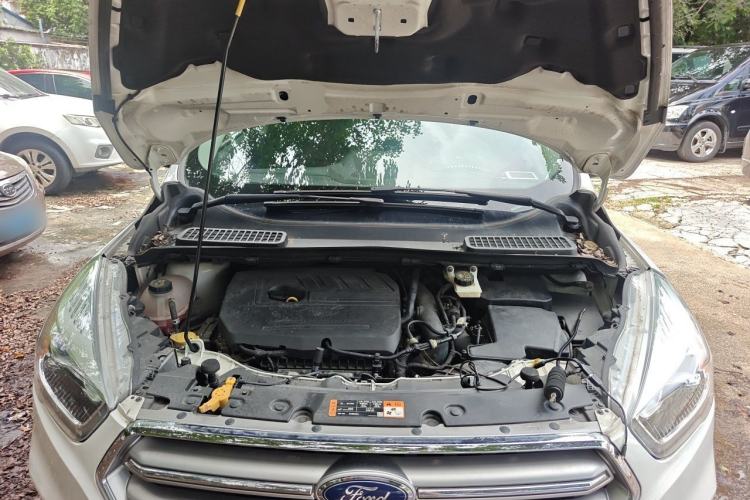 Used Ford Kuga 2017 EcoBoost 180 Two-Wheel-Drive Tiger Leap Model Engine Bay