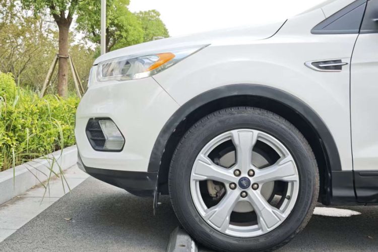 Used Ford Kuga 2017 EcoBoost 180 Two-Wheel-Drive Platinum Edition Exterior 1