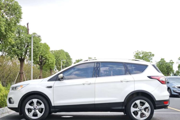 Used Ford Kuga 2017 EcoBoost 180 Two-Wheel-Drive Platinum Edition Exterior 10