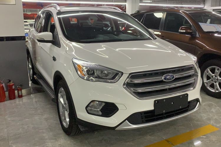 Used Ford Kuga 2017 EcoBoost 180 Two-Wheel-Drive Platinum Edition Exterior 2