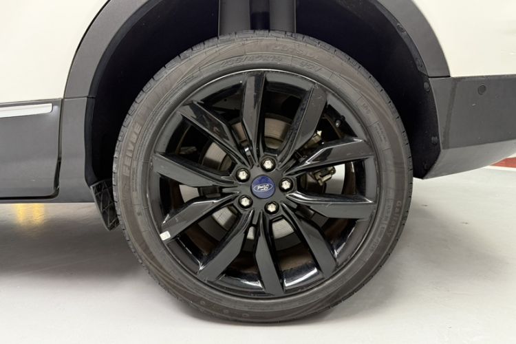 Used Ford Kuga 2017 EcoBoost 245 Four-Wheel-Drive Sport Model Exterior 2