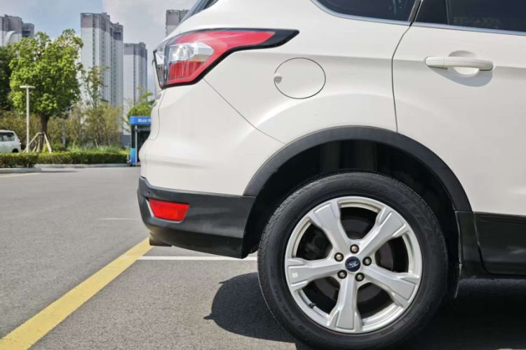 Used Ford Kuga 2017 EcoBoost 180 Two-Wheel-Drive Platinum Edition Exterior 2