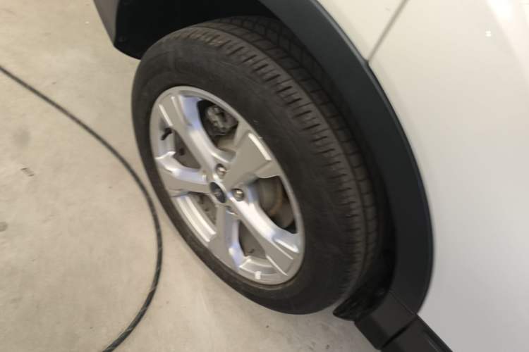 Used Ford Kuga 2017 EcoBoost 180 Two-Wheel-Drive Elite Trim Exterior 5