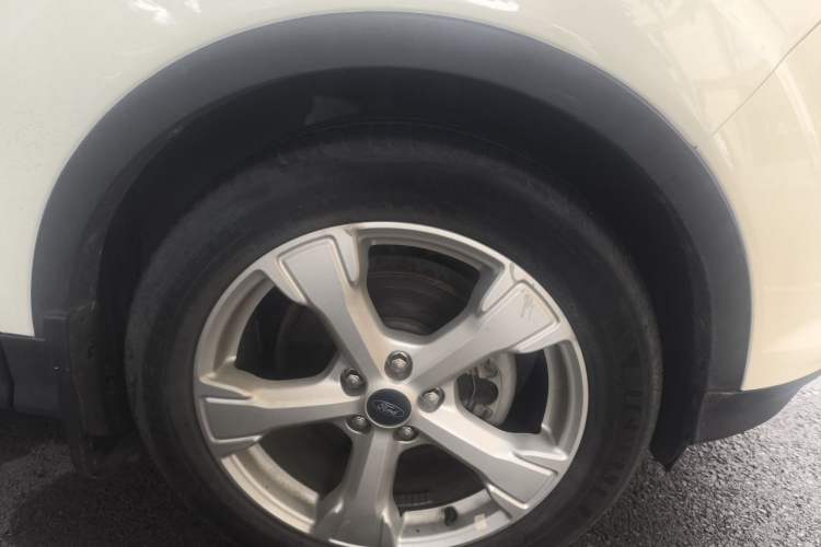 Used Ford Kuga 2017 EcoBoost 180 Two-Wheel-Drive Platinum Edition Exterior 7