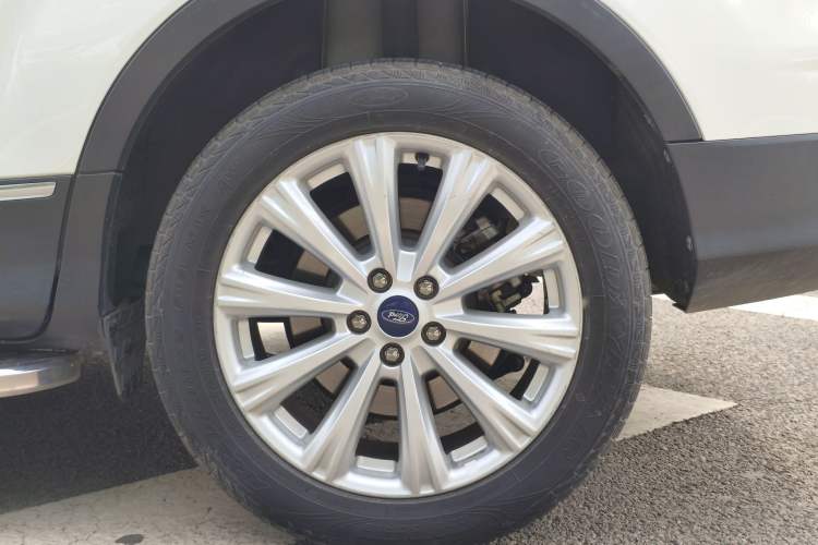 Used Ford Kuga 2017 EcoBoost 180 Two-Wheel-Drive Luxury Wing Edition Exterior 9