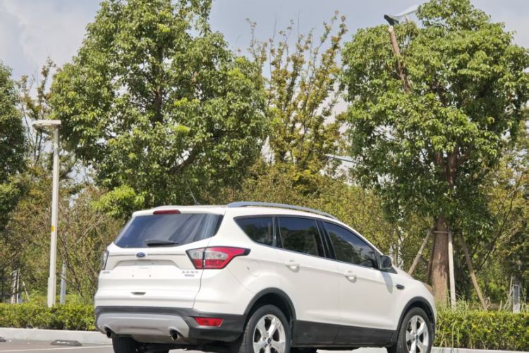 Used Ford Kuga 2017 EcoBoost 180 Two-Wheel-Drive Platinum Edition Exterior 9