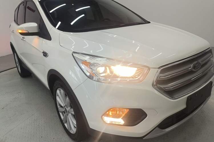 Used Ford Kuga 2017 EcoBoost 180 Two-Wheel-Drive Luxury Wing Edition Front Right 45 Deg