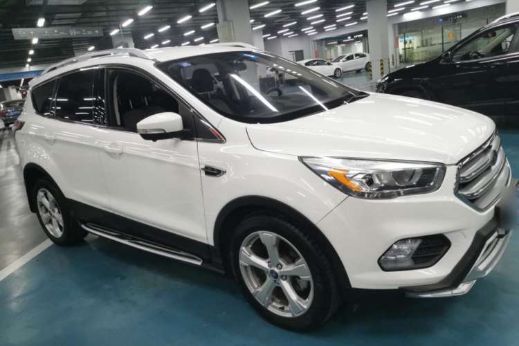 Used Ford Kuga 2017 EcoBoost 180 Two-Wheel-Drive Elite Trim Front Right 45 Deg