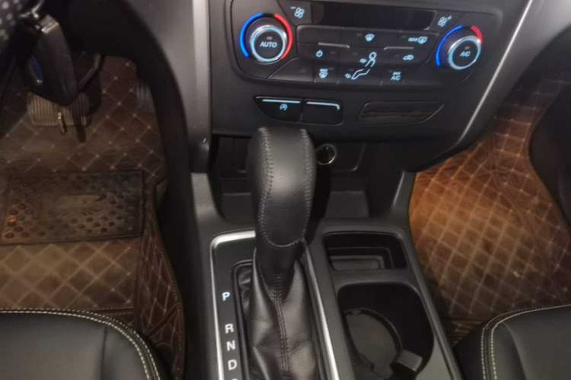 Used Ford Kuga 2017 EcoBoost 180 Two-Wheel-Drive Elite Trim Gear Lever