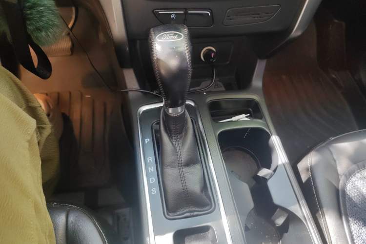 Used Ford Kuga 2017 EcoBoost 180 Two-Wheel-Drive Tiger Leap Model Gear Lever