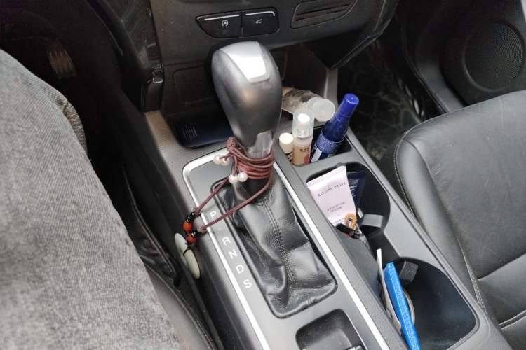 Used Ford Kuga 2017 EcoBoost 180 Two-Wheel-Drive Luxury Wing Edition Gear Lever