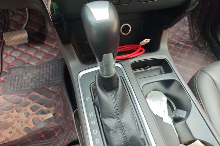 Used Ford Kuga 2017 EcoBoost 245 Four-Wheel Drive Titanium Edition Gear Lever