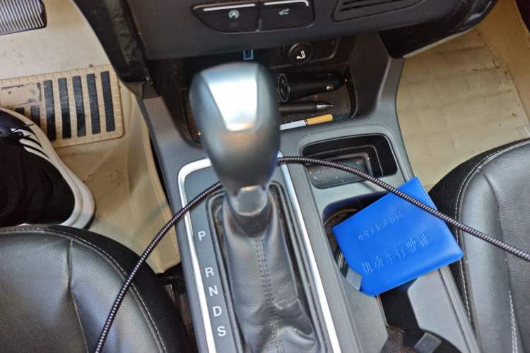 Used Ford Kuga 2017 EcoBoost 180 Two-Wheel-Drive Luxury Wing Edition Gear Lever