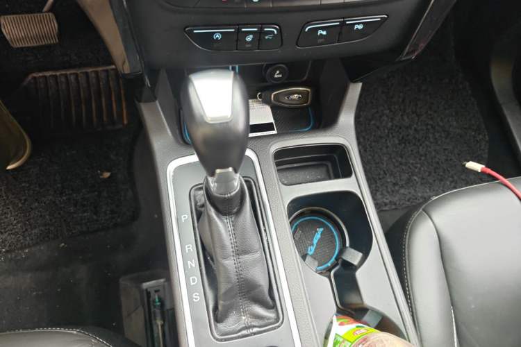 Used Ford Kuga 2017 EcoBoost 245 Four-Wheel Drive Titanium Edition Gear Lever
