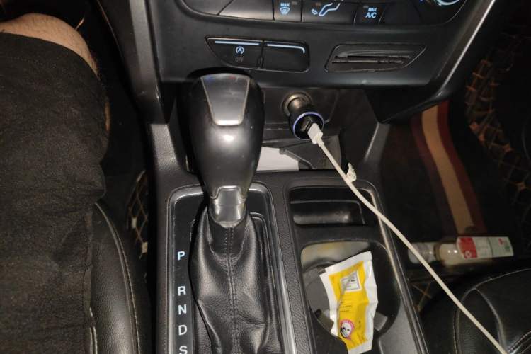 Used Ford Kuga 2017 EcoBoost 180 Two-Wheel-Drive Platinum Edition Gear Lever
