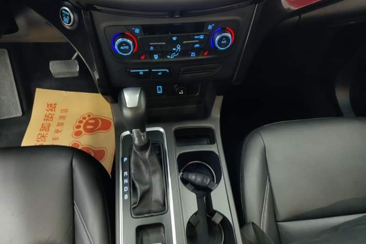 Used Ford Kuga 2017 EcoBoost 180 Two-Wheel-Drive Luxury Wing Edition Gear Lever