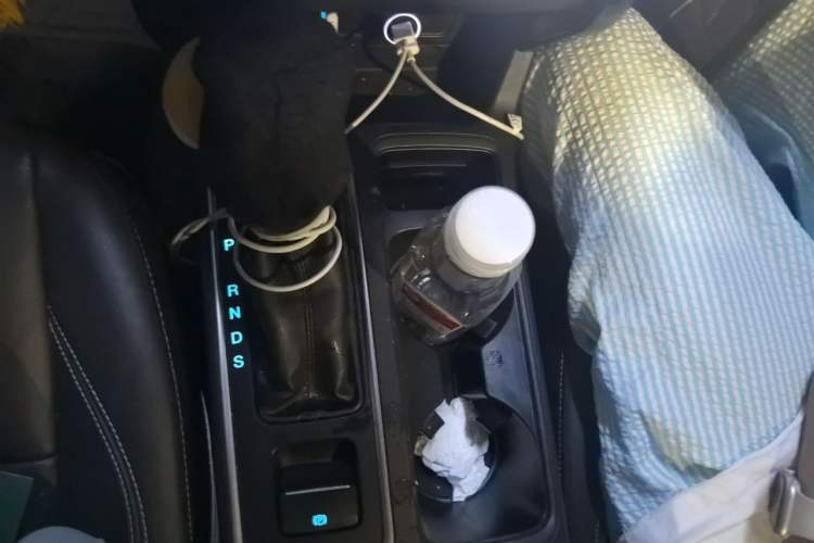 Used Ford Kuga 2017 EcoBoost 180 Two-Wheel-Drive Luxury Wing Edition Gear Lever