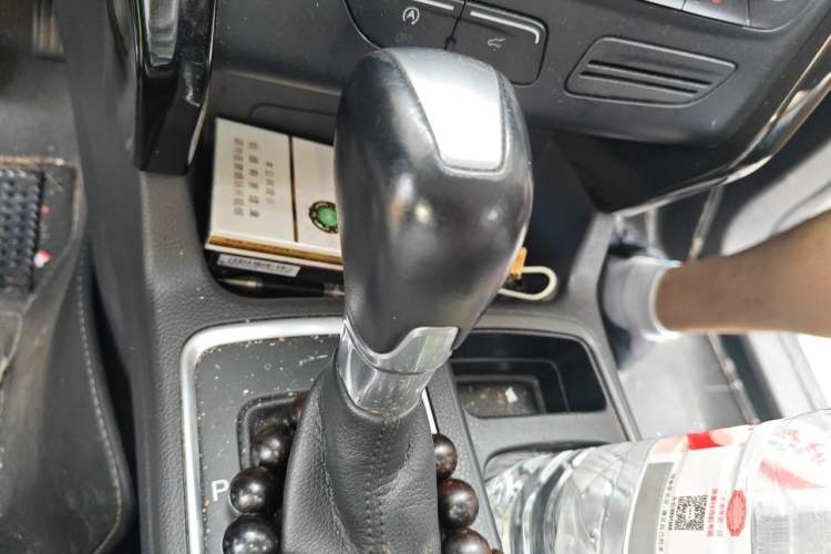 Used Ford Kuga 2017 EcoBoost 180 Two-Wheel-Drive Luxury Wing Edition Gear Lever
